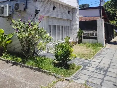 VENTA -  CASA PH 5 AMB. - COCHERA - CASTELAR