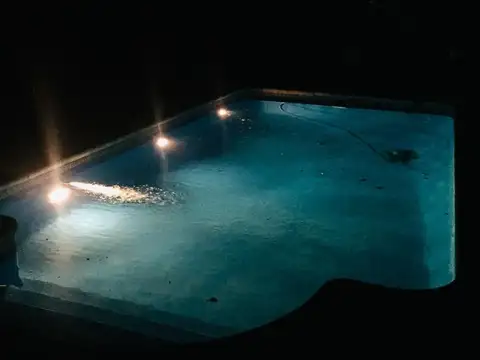 Casa en Alquiler con 3 cocheras