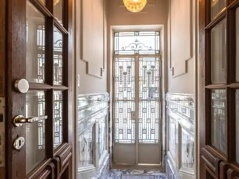 Casa 8 ambientes con 3 baños