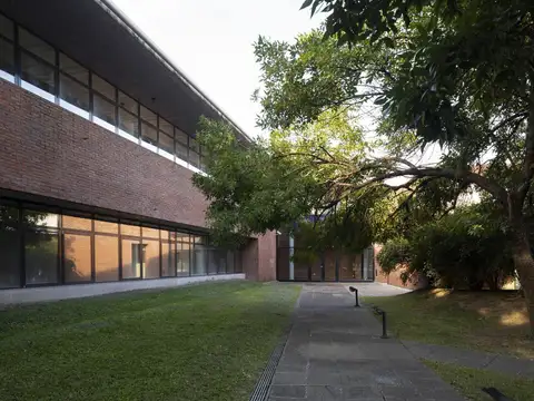 Edificio comercial en alquiler en Pacheco