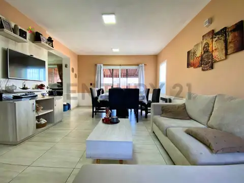 Casa en Venta con 3 cocheras