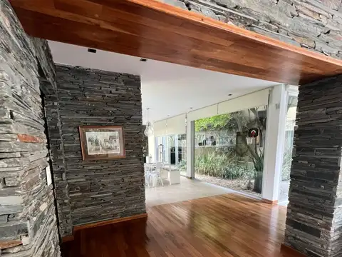 EN VENTA ABRIL CLUB DE CAMPO, IMPECABLE CASA MODERNA EN UNA PLANTA