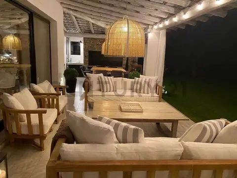 Casa en Alquiler de 4 dormitorios