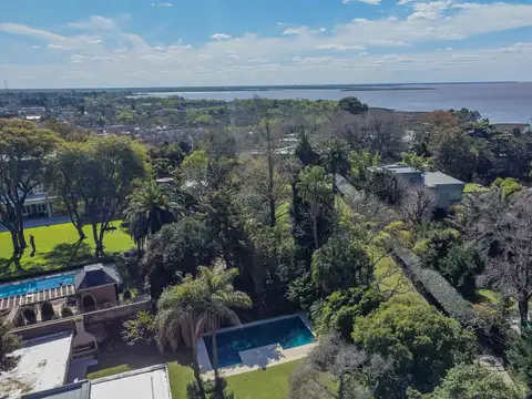 Casa 8 ambientes con 7 baños