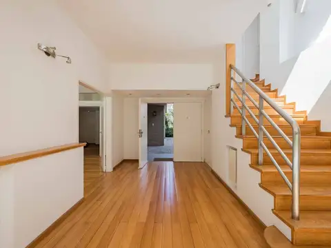 Casa en Venta con 8 cocheras