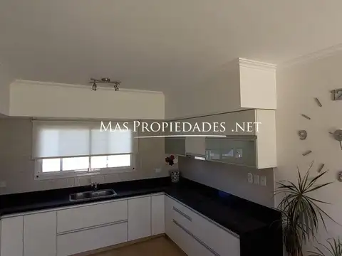 Casa 7 ambientes con 4 baños