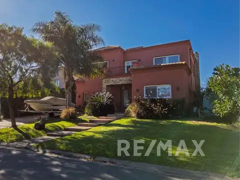 Casa 5 ambientes con 3 baños