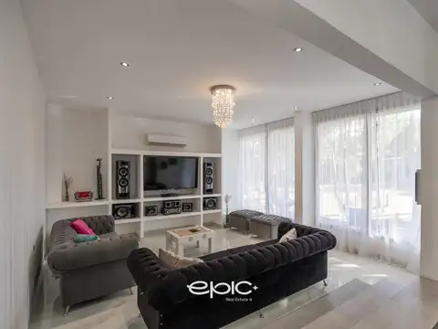 Casa 5 ambientes con 3 baños