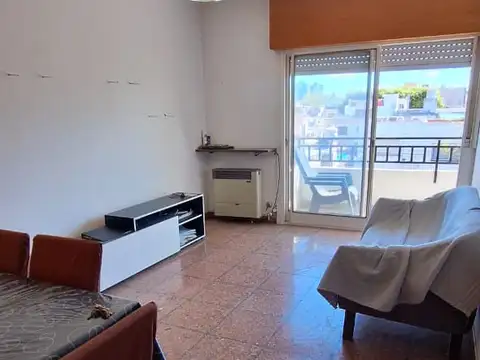 VERSALLES.LASCANO 5600. PH 3 AMB.AMPLIOP AL FTE. 2DO X ESCALERA SIN EXPENSAS