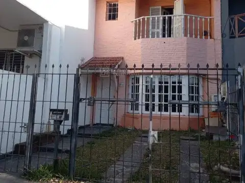 Alquiler de Tríplex 6 ambientes con piscina en Ciudad Jardín Lomas del Palomar, Tres de Febrero