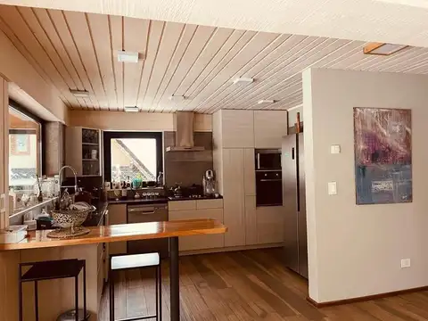 Casa de Diseño en Barrio Cerrado cerca de Centro