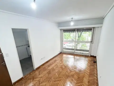 3 ambientes con balcon por avenida  expensas ecomnomicas!