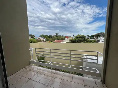Depto Tipo Casa en Venta en Los Pinares, USD 88.000