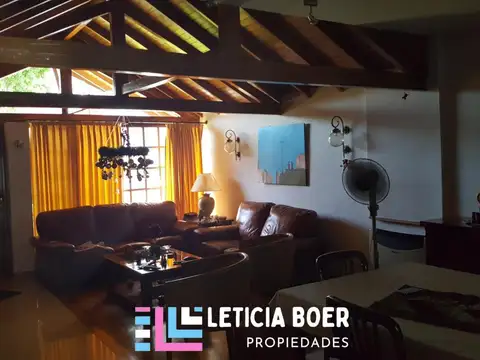 Casa 5 ambientes con 3 baños