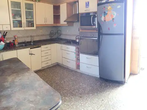 Casa 6 ambientes con 1 baño