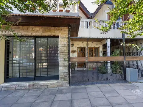 Casa 6 ambientes con 5 baños