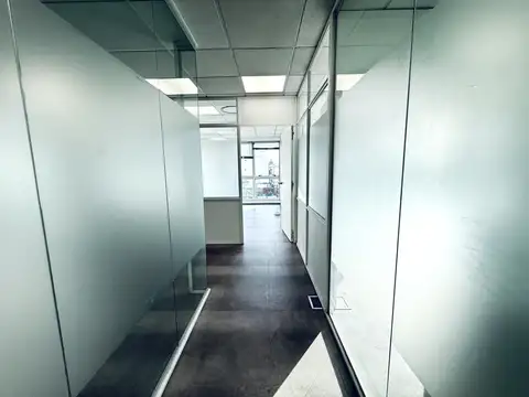 Oficina en alquiler 300 metros con Cocheras Monserrat