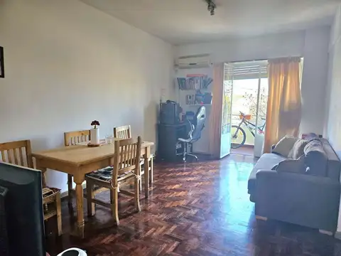 Depto 2 Ambientes VENTA Parque Chacabuco c Balcón