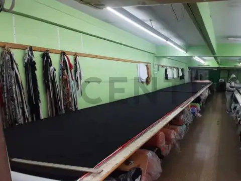 LOCAL CON DEPOSITO Y ESPACIO AEREO