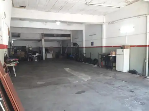 Galpon/ vivienda 4 ambientes en VENTA -Zona Pompeya-