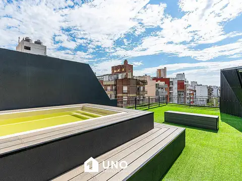 Alem y Montevideo - Amplio Dpto de 2 Dormitorios Externo. Posibilidad cochera.