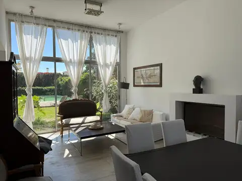 Casa 4 ambientes con 3 baños