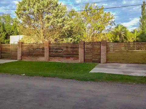 VENTA /PERMUTA - Casa Alpina, quincho y pileta - Garita 16, Funes.