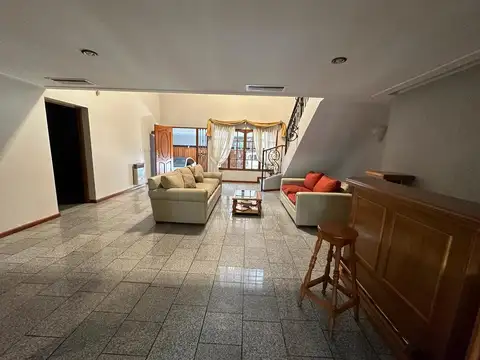 Casa en Venta con 4 cocheras