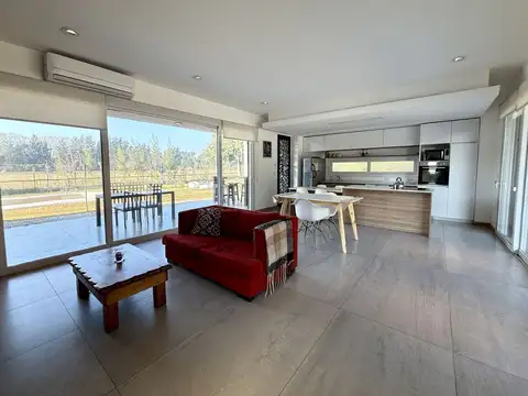 Casa 3 ambientes con 2 baños