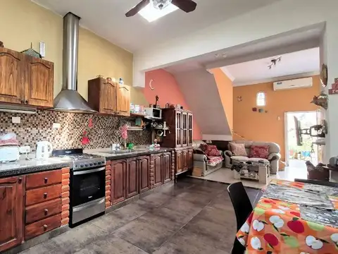Depto Tipo Casa 5 ambientes con 2 baños