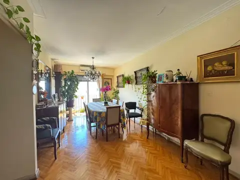 Amplio 3 Ambientes con Balcon y muy luminoso