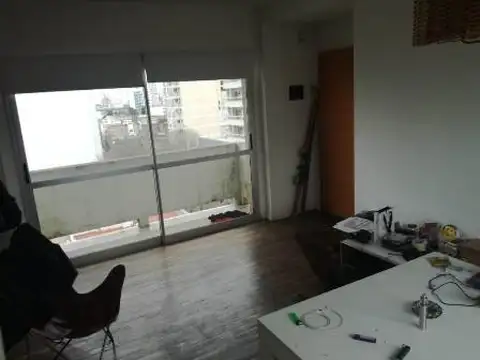 EXCELENTE DPTO 1 DORMI, BUENA UBICACIÓN, CON COCHERA CUBIERTA MUY LUMINOSO