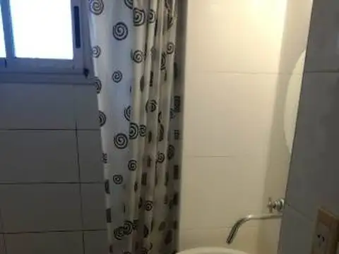 EXCELENTE DPTO 1 DORMI, BUENA UBICACIÓN, CON COCHERA CUBIERTA MUY LUMINOSO