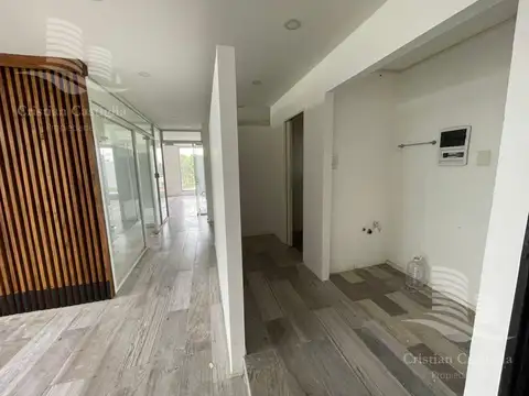 Oficina en Alquiler con 2 cocheras