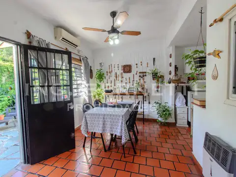 Chalet 4 ambientes + escritorio + garaje 2 autos - Excelente !