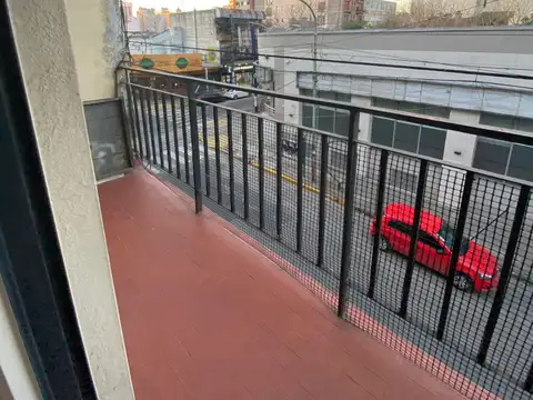 ¡Oportunidad apto profesional y/o vivienda! Departamento en venta en Quilmes Centro.