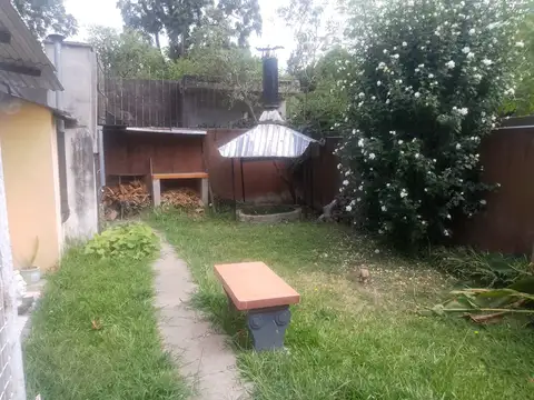 Casa 6 ambientes con 2 baños