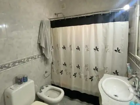 Venta Casa de 3 ambientes con un gran fondo