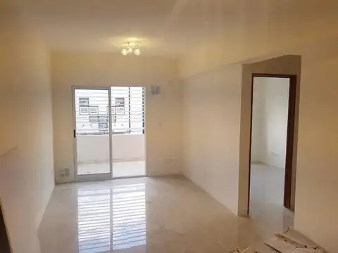 DEPARTAMENTO 2 AMBIENTES AL FRENTE CON BALCÓN Y AMENITIES EN FLORES