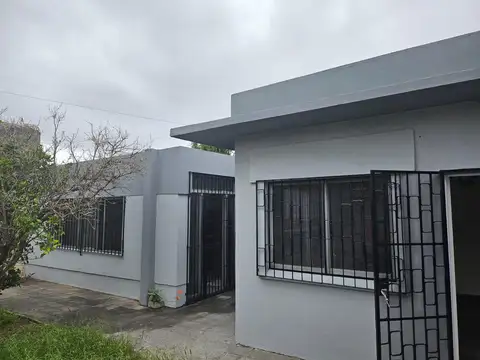 Casa en venta - 2 Dormitorios 1 Baño - Ezpeleta