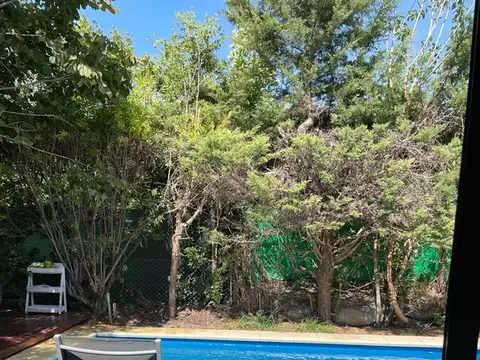 Casa 6 ambientes con 2 baños