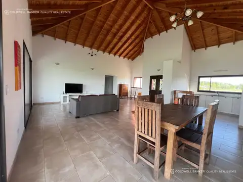 Casa 5 ambientes con 3 baños