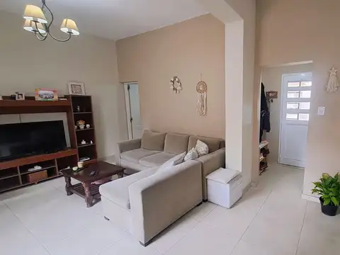 Casa 4 ambientes con 1 baño