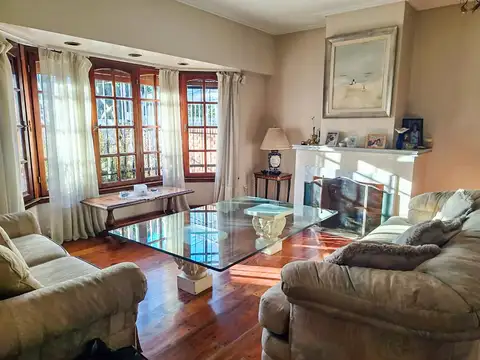 UNICO CHALET DISEÑO Y CALIDAD:  de 4 dormi. en suite + 2 dep. scio. +playroom , 10x12  jardín,  pileta