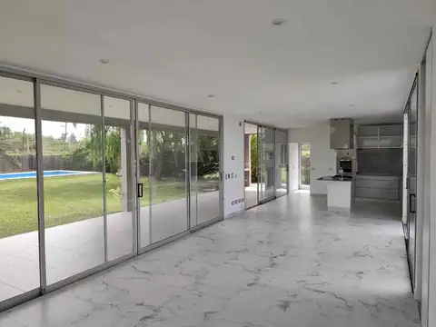 Casa 4 ambientes con 3 baños