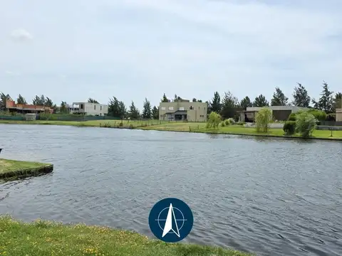 Terreno en venta al lago en el Barrio El Naudir, Escobar.