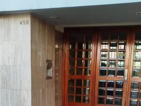 Dpto. de 3 amb. Contrafrente