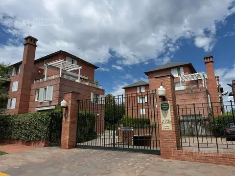 Departamento en alquiler con jardín propio en JARDINES DE SAN ISIDRO