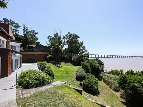 Casa 6 ambientes con 4 baños