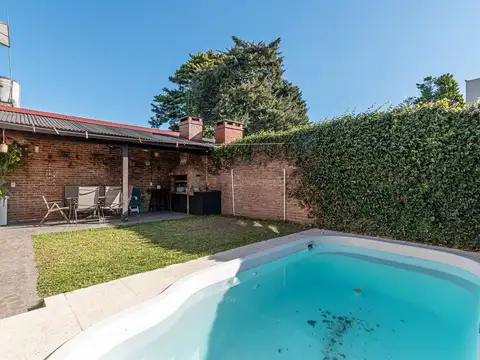 VENTA CASA 4 AMB CASTELAR NORT PILETA APTO CREDITO
